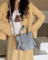 حقيبة كتف نسائية تصميم دلو صغيرة مع حزام كتف لون ازرق - KSA